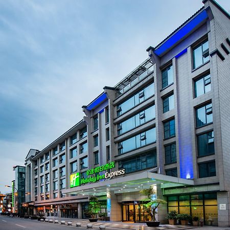 Holiday Inn Express Dujiangyan Ancient City Exteriér fotografie
