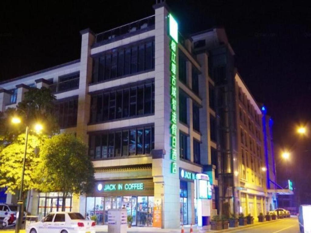 Holiday Inn Express Dujiangyan Ancient City Exteriér fotografie