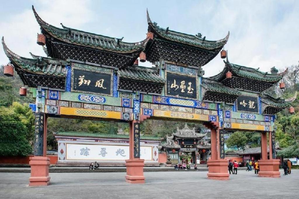Holiday Inn Express Dujiangyan Ancient City Exteriér fotografie